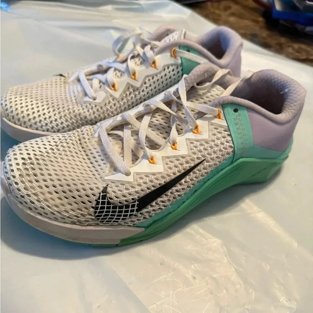 Nike Metcon 6 White Infinite Lilac Green Size 9.5